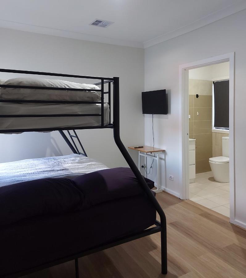 Maruve Guesthouse 12 Min From Melb Airport Melbourne Esterno foto