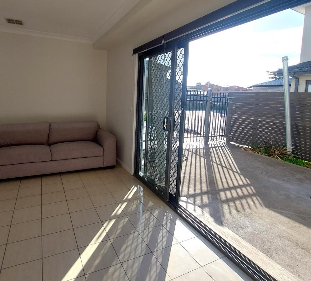 Maruve Guesthouse 12 Min From Melb Airport Melbourne Esterno foto